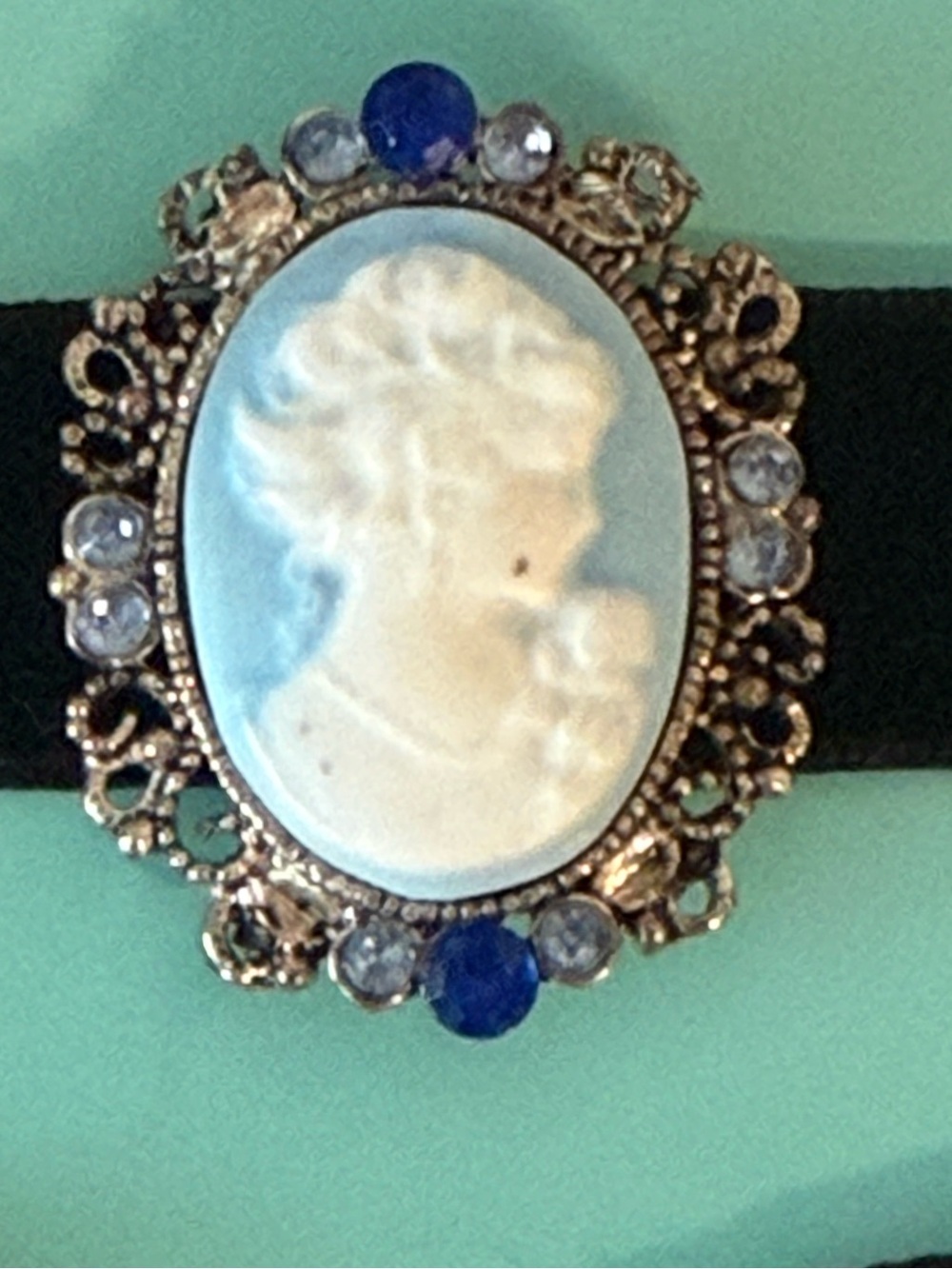 Chocker - Picture 2 of 2